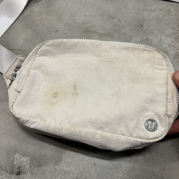 Lululemon LU9BG8S Women's One Size Beige Everywhere Belt Bag (92) - Picture 2 of 9